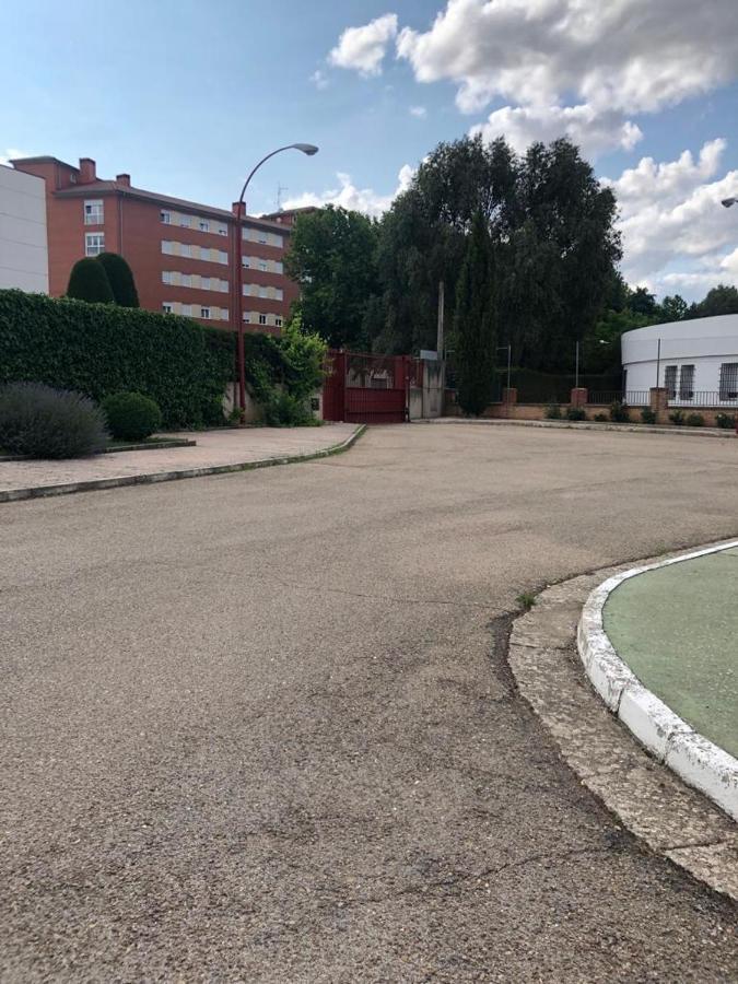 Residencia Hospital Del Rey Hostel Burgos Bagian luar foto